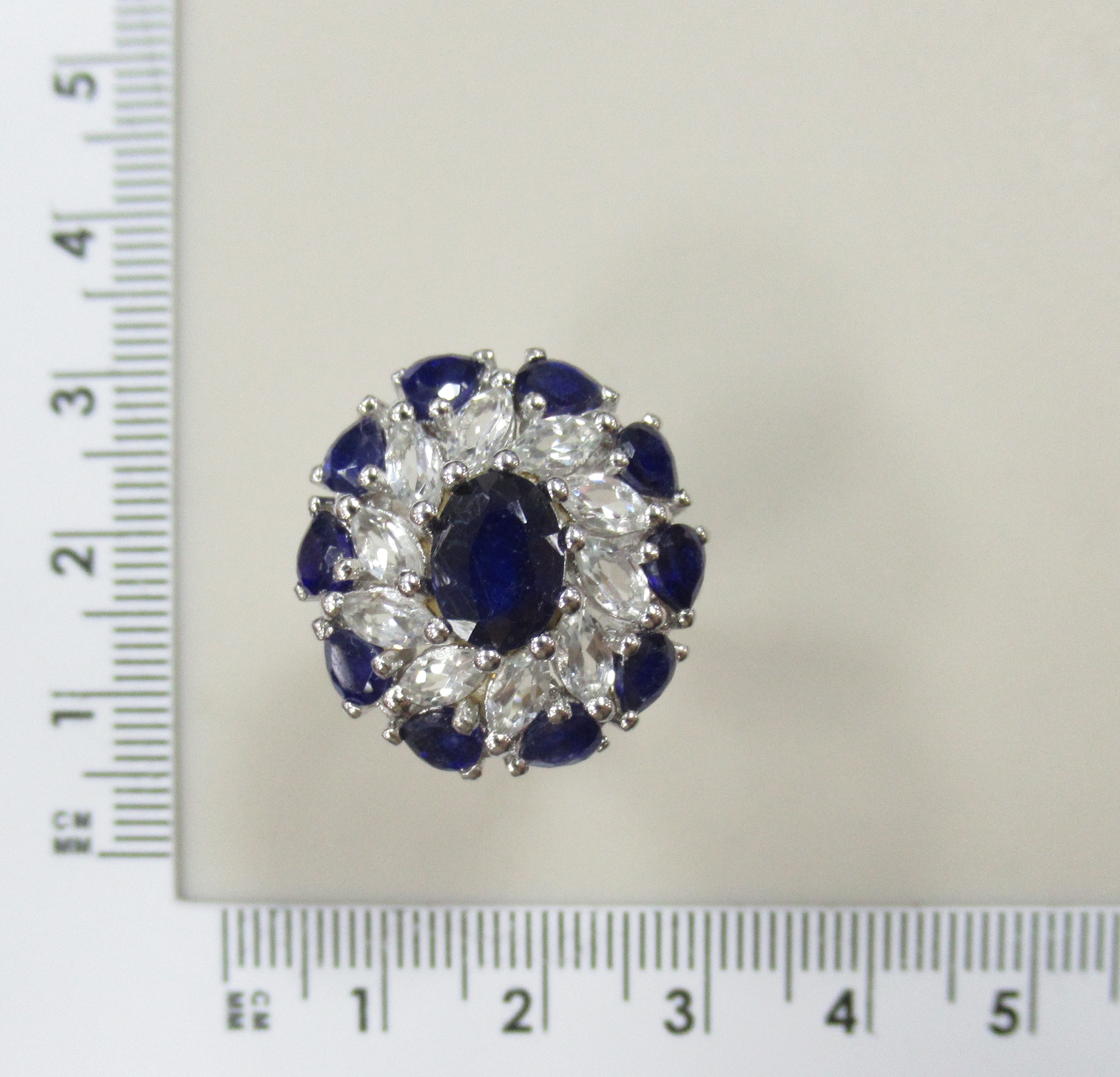 Серебряное кольцо с сапфирами